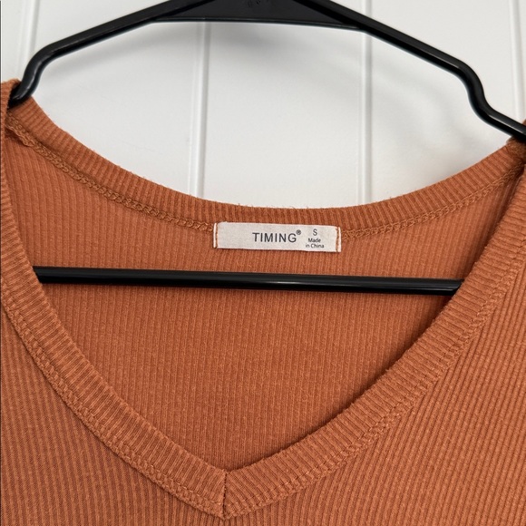 V-Neck Ribbed Top - Picture 3 of 4